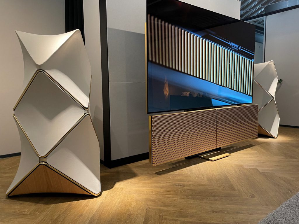 Newsletter B&O Beolab 90 an Harmony 83 Zoll