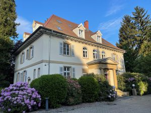 Villa Schellbach Front Sommer